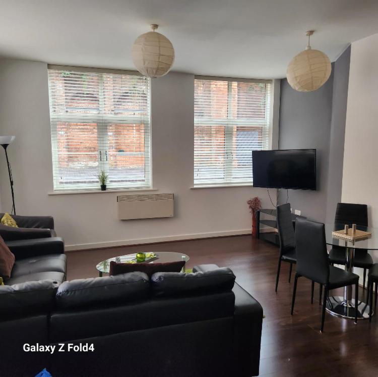 J Quarter - Sleeps 5 Long Term & Families Comfortably, 4 Beds, 2 Bathrooms Birmingham Esterno foto